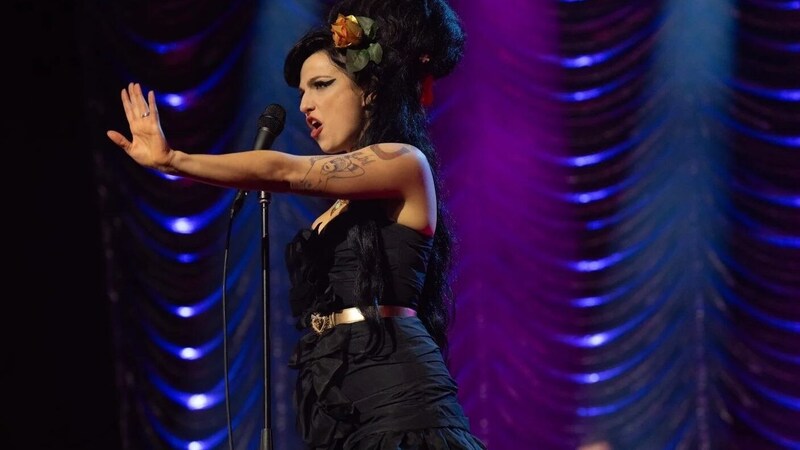 Schauspielerin Maria Abela verkörpert Soul-Ikone Amy Winehouse. (Bild: Dean Rogers © STUDIOCANAL SAS)