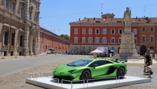 Frisch polierte Boliden wie dieser grüne Lamborghini Aventador locken im Mai Tausende Autofans aus der ganzen Welt zum Motor-Festival nach Modena. (Bild: FABRIZIO ANNOVI)
