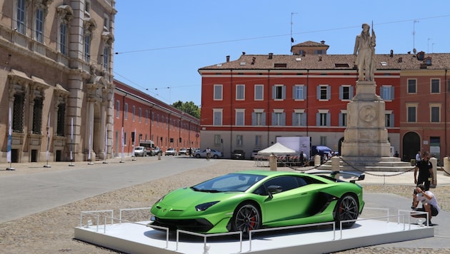 Frisch polierte Boliden wie dieser grüne Lamborghini Aventador locken im Mai Tausende Autofans aus der ganzen Welt zum Motor-Festival nach Modena. (Bild: FABRIZIO ANNOVI)