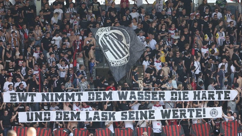 Die LASK-Fans protestierten in Graz nicht nur in Form von Transparenten . . .  (Bild: GEPA pictures/ Chris Bauer)