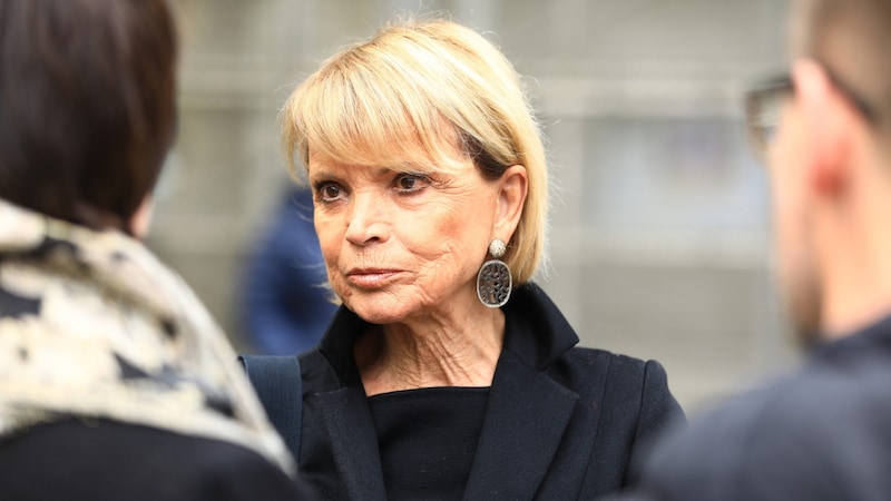 Uschi Glas nahm Abschied von Fritz Wepper. (Bild: Wehnert, Matthias / Action Press / picturedesk.com)