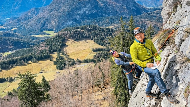 Axel and Andreas on the Gitschenwand in the Salzkammergut mountains. (Bild: Hannes Wallner)
