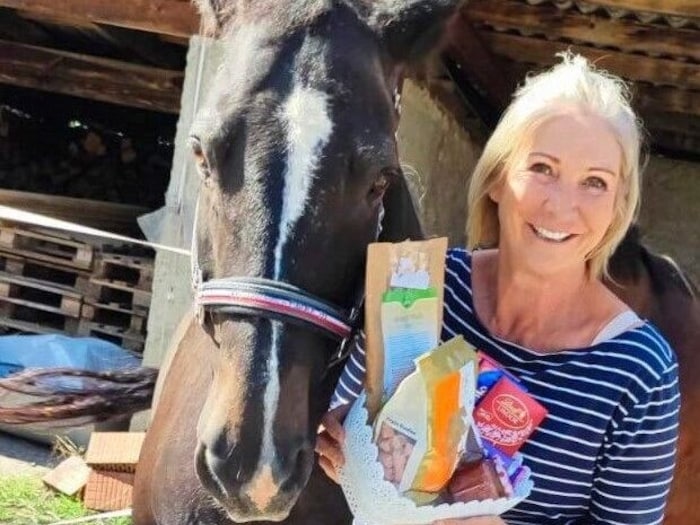 „HUGO“: So heißt der Wallach, der Redakteurin Christa Blümel loyal, verlässlich und so flott ...