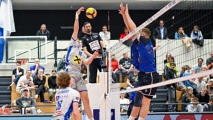 Hartberg (li.) und Tirol lieferten sich einen harten Kampf.