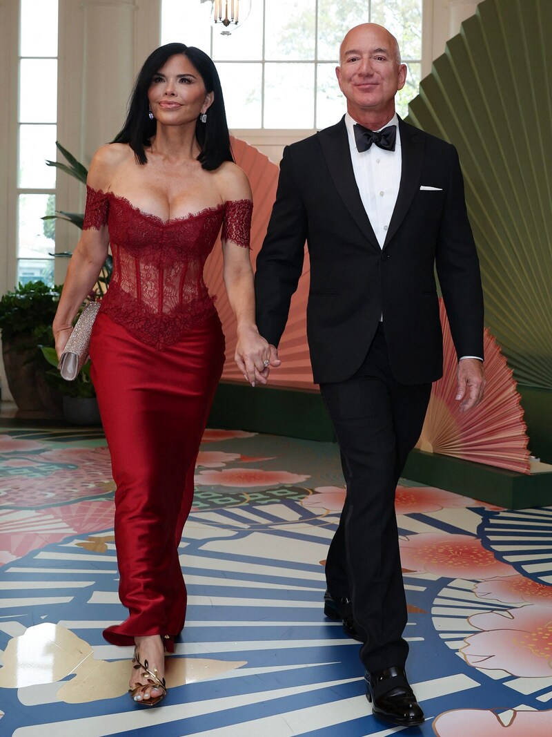 Sanchez stole the show that evening in her red corset dress. (Bild: APA/Getty Images via AFP/GETTY IMAGES/TASOS KATOPODIS)