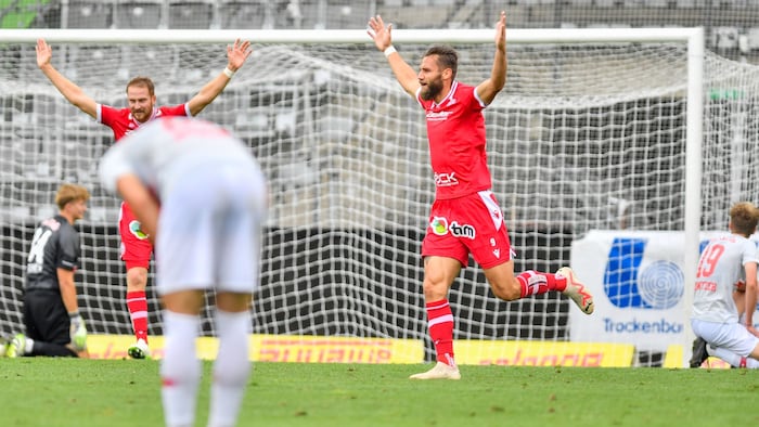 Im Herbst führte Daniel Maderner (re.) die roten Teufel beim 3:0 gegen Liefering mit einem Doppelpack auf die Siegerstraße.