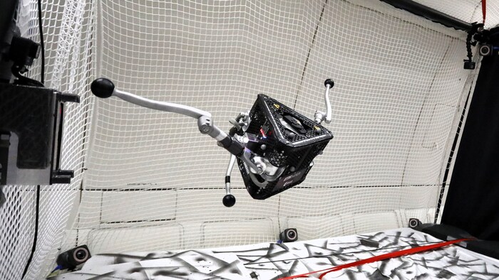 Die Funktionsweise des „SpaceHoppers“ ist bereits in der Schwerelosigkeit, auf einem sogenannten ...