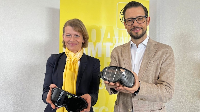 Johanna Mutzl and Sebastian Schuschnig with intoxication goggles
