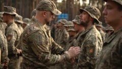 Soldaten in der Ukraine (Archivbild) (Bild: AP)