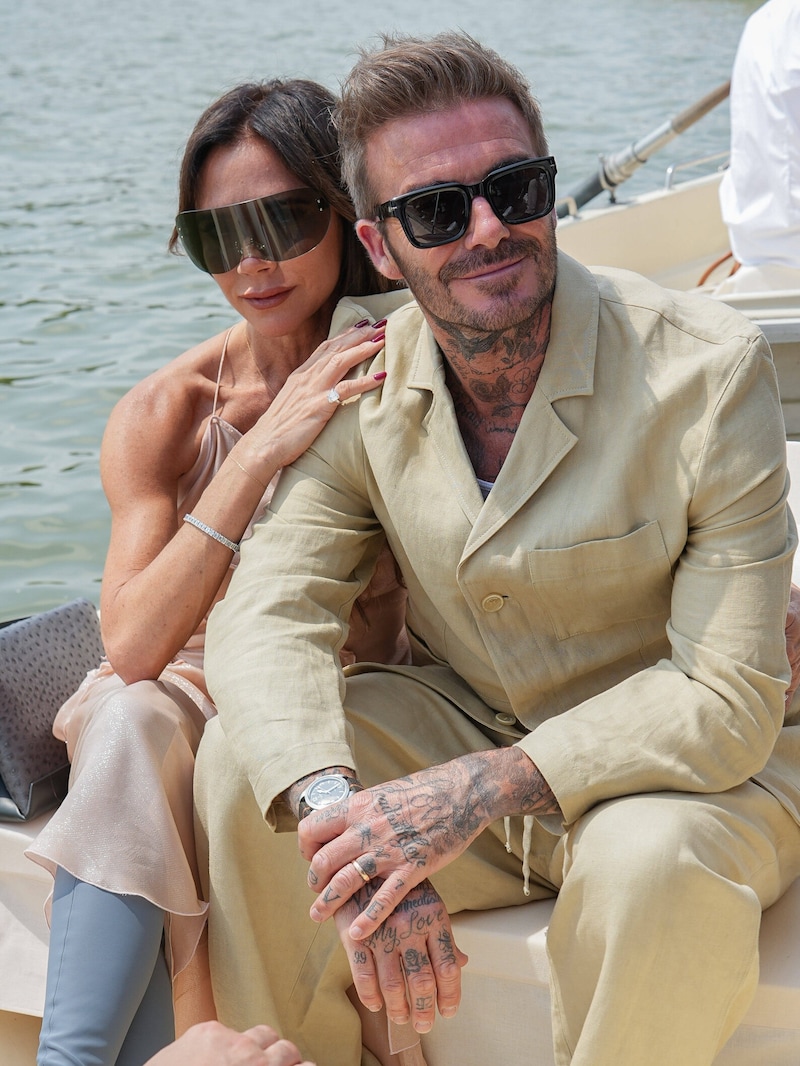 Urlauben auch gerne im „G7-Hotel“: Victoria und David Beckham (Bild: Laurent VU / Action Press/Sipa / picturedesk.com)