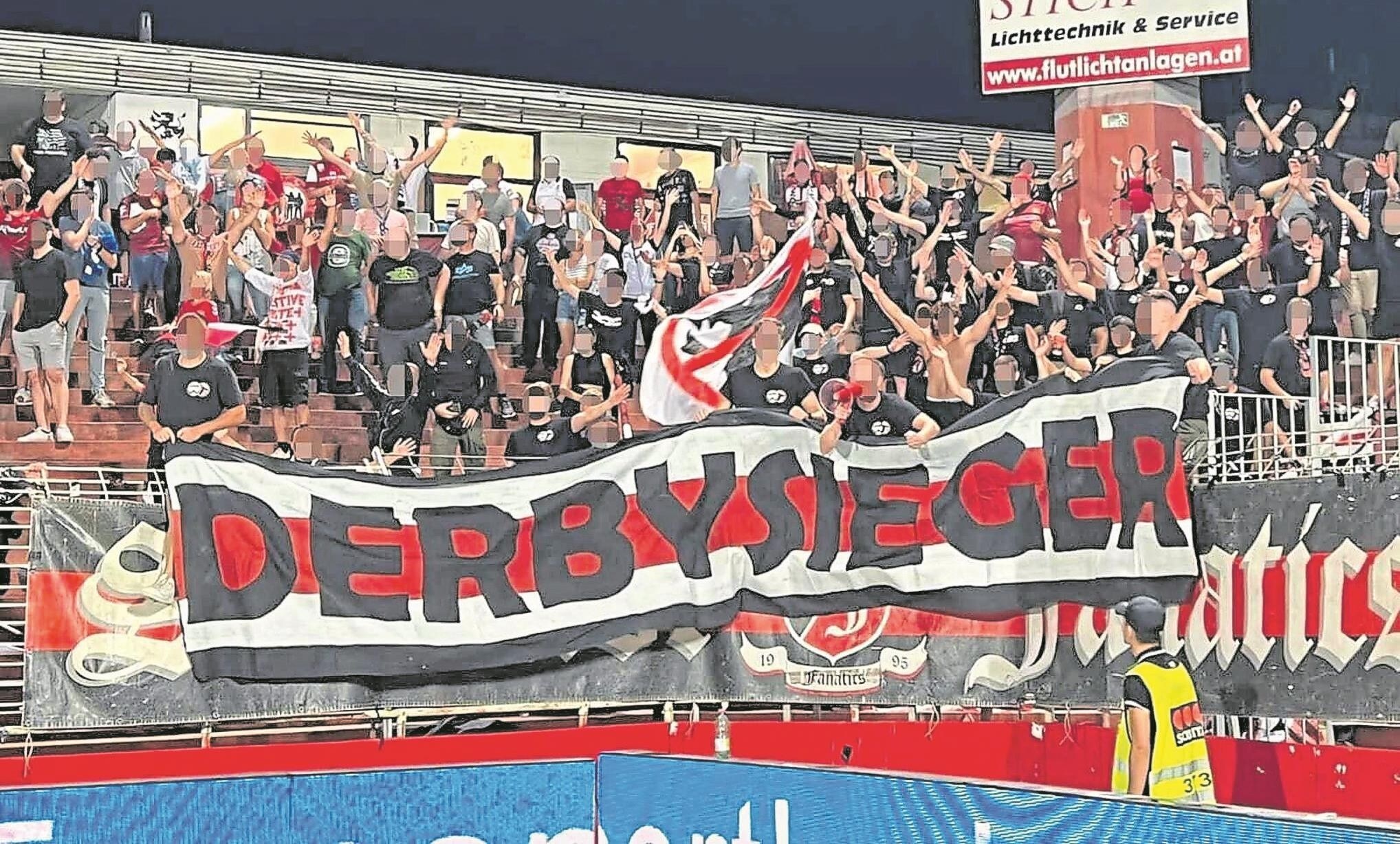 Die Admira-Fans und ihr transparenter Auftrag. (Bild: Admira facebook)