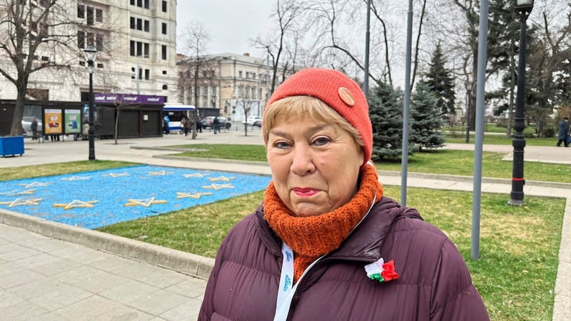 Natalia Alhazova (73) nyugdíjas tanárnő, idegenvezetőként dolgozik. Jelenleg nagyon aggódik. Mint sokan mások Moldovában. (Bild: Christoph Engelmaier)