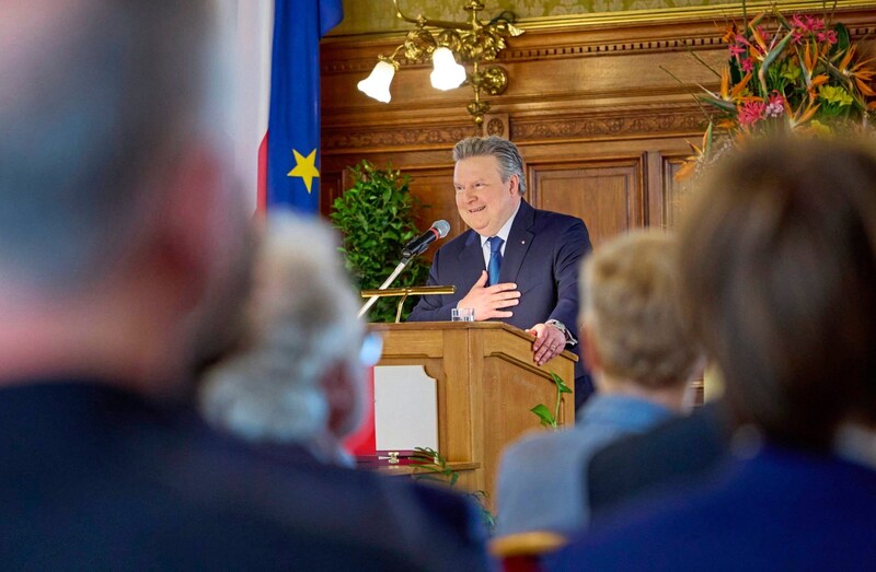 Landeshauptmann und Bürgermeister des Landes und der Stadt Wien zeigte sich sichtlich begeistert von den Errungenschaften und Vitae „seiner Ehrenbürger“. (Bild: Starpix / A. Tuma)