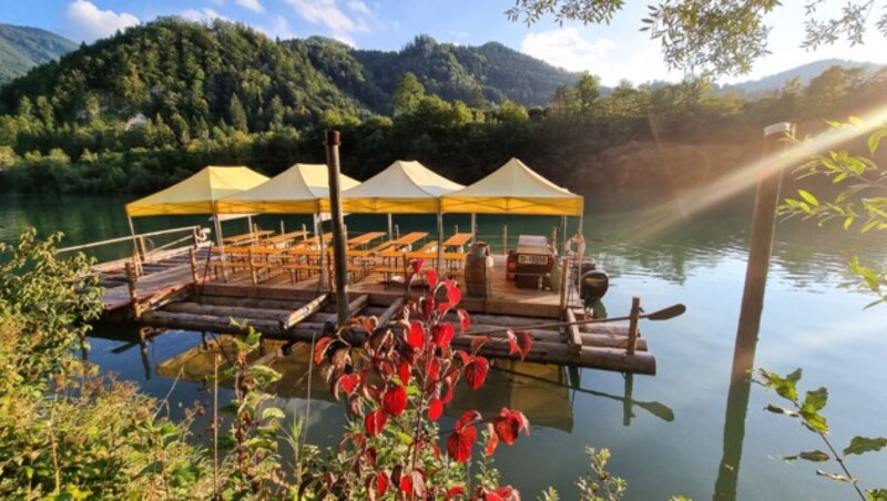 Hier erwartet Sie ein exklusiver Brunch am Floß. (Bild: Floß & Co, www.floss.at)