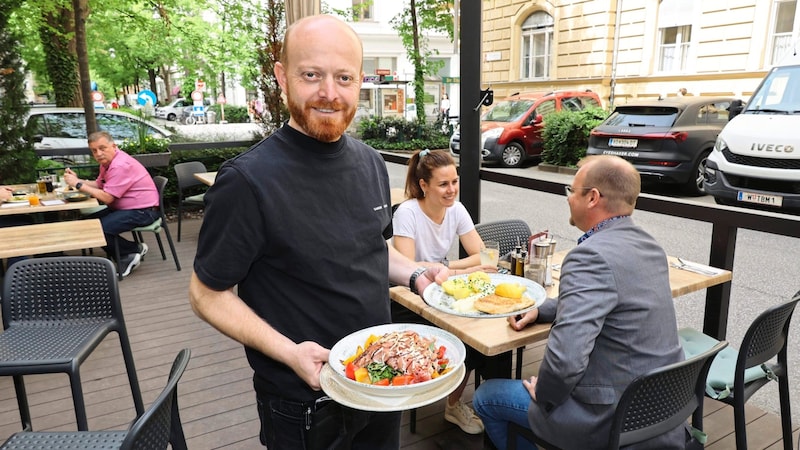 Arsim Gjergji und sein Team bewirten im Eleven gleich zwei Gastgärten – und die sind meist mehr als gut gefüllt. (Bild: Christian Jauschowetz)