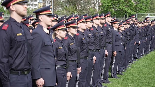 111 graduates were given a farewell to the police service on Thursday, 135 were sworn in. (Bild: Pail Sepp)