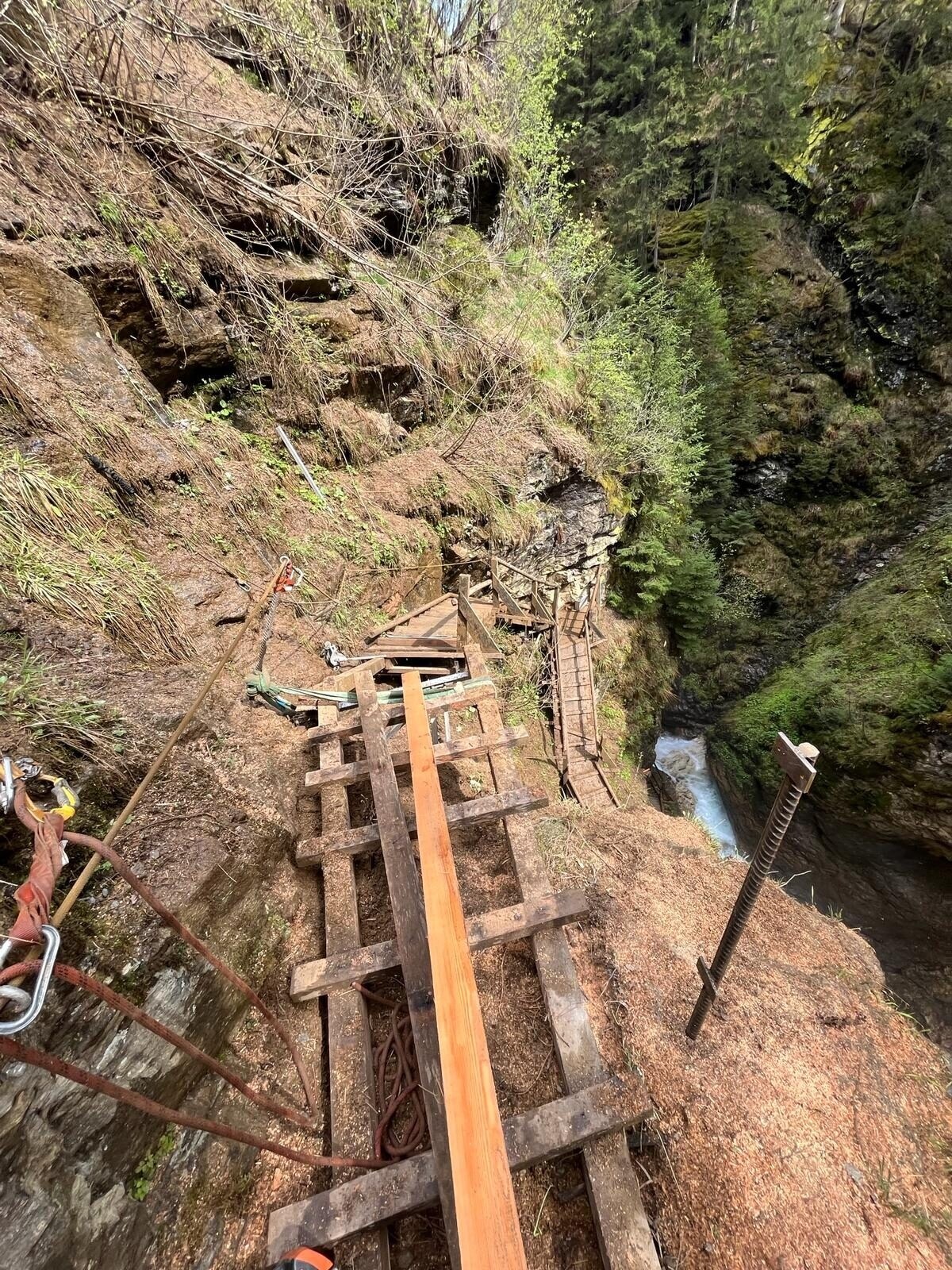Viele Stellen müssen von Grund auf erneuert werden. (Bild: Elisa Aschbacher)