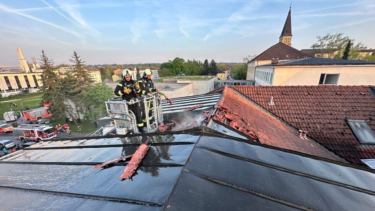 Der Brandort war in der Linzer Denkstraße. (Bild: BFW Linz)