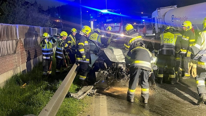 Die Hauptfeuerwache und die FF Vassach standen mit neun Fahrzeugen und 40 Einsatzkräften im Einsatz.