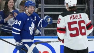 Auston Matthews (l.)