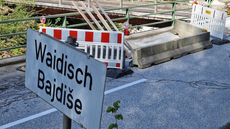 Das Loch befindet sich gleich bei der Ortseinfahrt zu Waidisch. (Bild: Dieter Arbeiter)