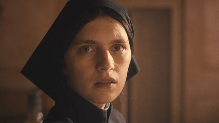 Margaret (Nell Tiger Free) hat ihr Leben der Kirche hingegeben.