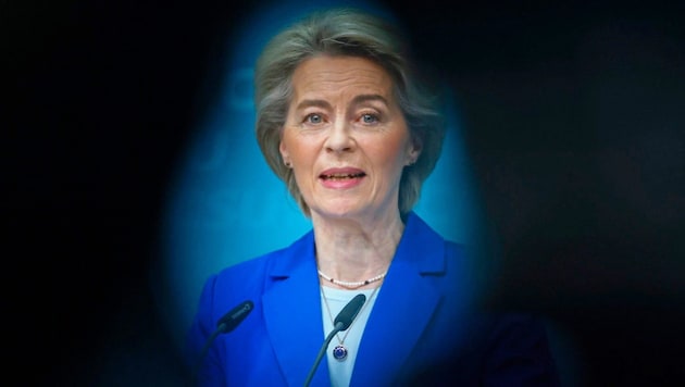 Has EU President Ursula von der Leyen fallen victim to her own craving for fame? (Bild: EPA)