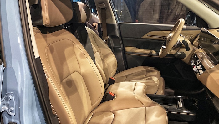 The front seats create a sofa-like atmosphere.