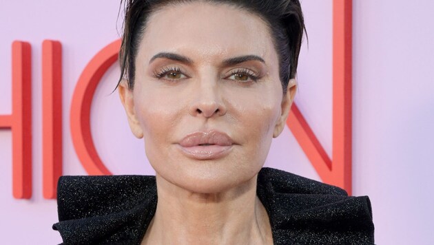 Lisa Rinna had far too much filler injected into her face. The reality TV actress now regrets the beauty procedure. (Bild: APA/Getty Images via AFP/GETTY IMAGES/Charley Gallay)