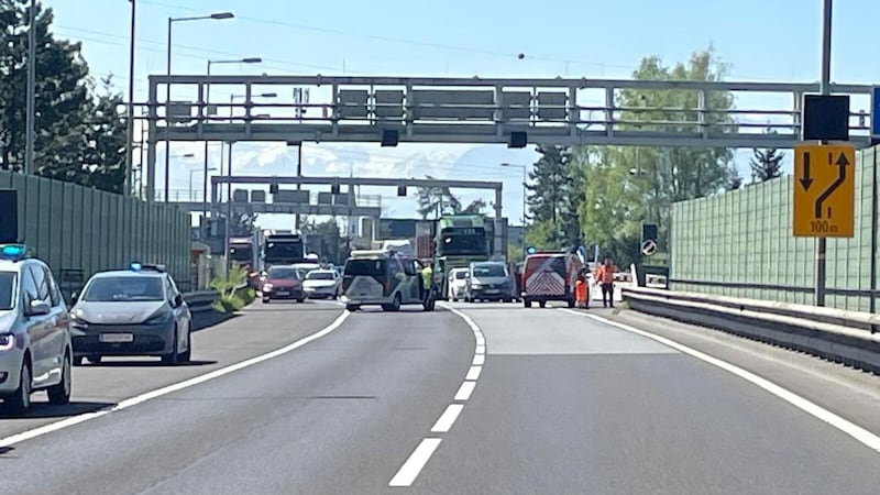 Der Pfändertunnel in Richtung Deutschland musste komplett gesperrt werden. (Bild: Shourot)