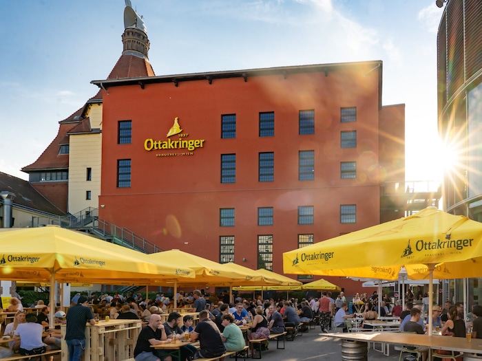 Die Ottakringer Brauerei im 16. Wiener Bezirk konnte den Umsatz 2023 steigern, die Absatzmenge ...