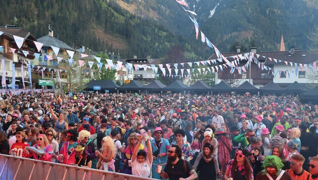 Több ezer rajongó tombolt csütörtökön Mayrhofenben. (Bild: Johanna Birbaumer)