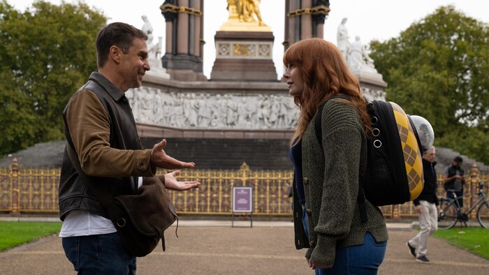 Der echte Agent Aiden (Sam Rockwell) muss auf Schriftstellerin Elly (Bryce Dallas Howard) ...