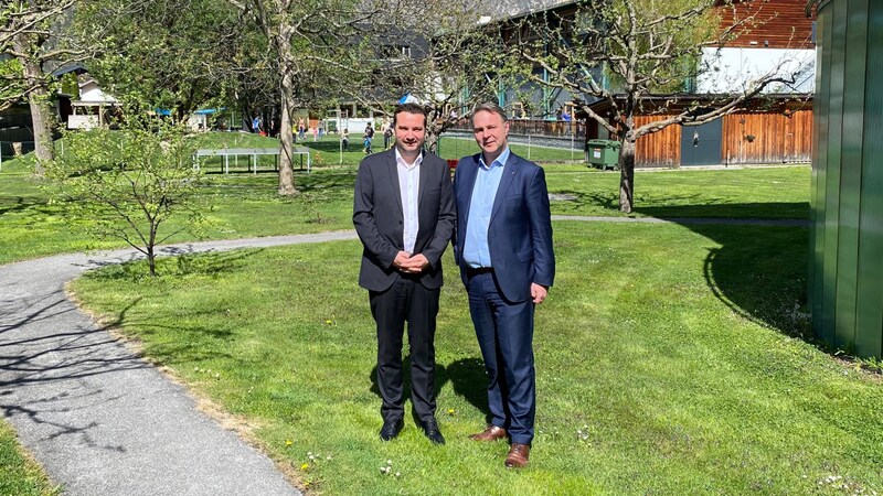 Von links: Der Zamser Bürgermeister Benedikt Lentsch und SPÖ-Chef Andreas Babler (Bild: APA/Matthias Bliem-Sauermann)