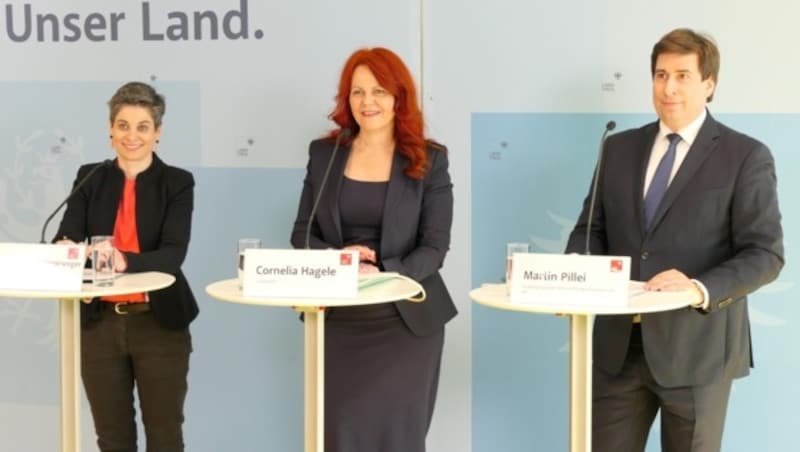 Stellten die Pläne am Campus Lienz vor: Michaela Hysek-Unterweger (WK Lienz), LR Cornelia Hagele (ÖVP) und Martin Pillei (MCI, v.links). (Bild: Martin Oberbichler)