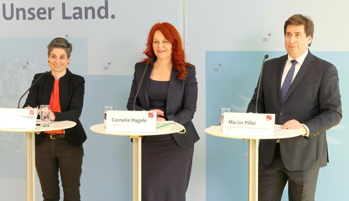Presented the plans for the Lienz campus: Michaela Hysek-Unterweger (WK Lienz), LR Cornelia ...