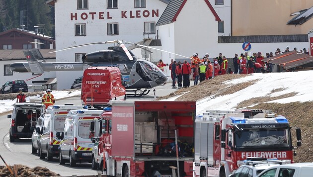 A mentőszolgálatok nagy létszámú kontingense volt a helyszínen Ventben. (Bild: Birbaumer Christof)