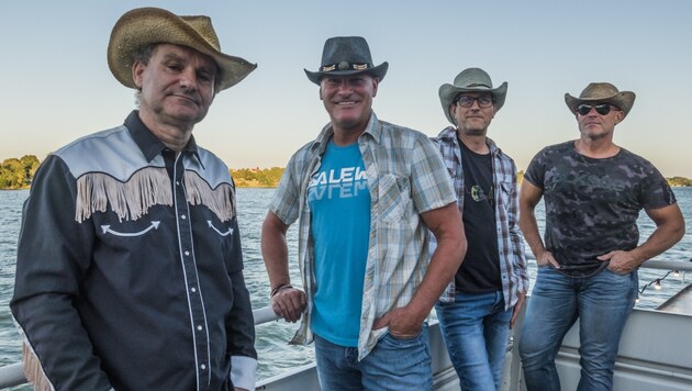 The Western Cowboys around Christian Pöschl say goodbye to the stage after 22 successful years. (Bild: zVg)