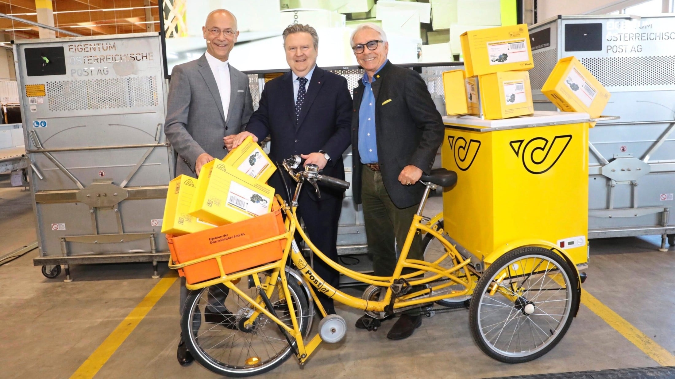 Die „Ex-Postler“ Toni Faber und Michael Ludwig mit Postchef Georg Pölzl (Bild: Martin Jöchl)