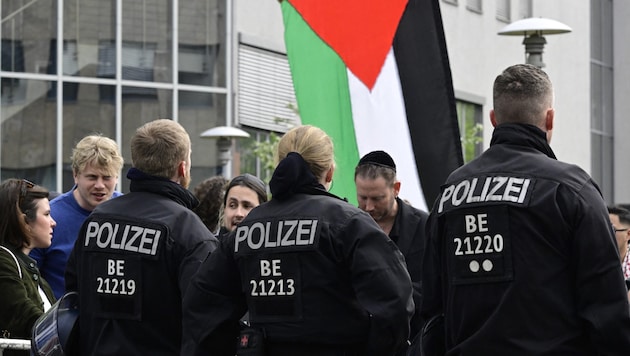 A berlini rendőrség pénteken feloszlatott egy vitatott "palesztin kongresszust". (Bild: AFP)
