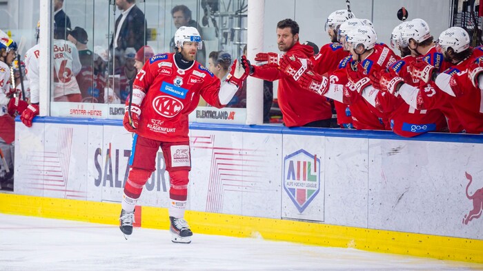 KAC-Kapitän Thomas Hundertpfund traf schon in Minute zwei zum 1:0.
