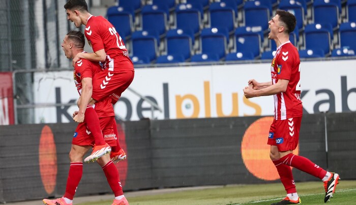 Celebrating Admira goalscorers: Filip Ristanic on the shoulders of Salko Mujanovic.