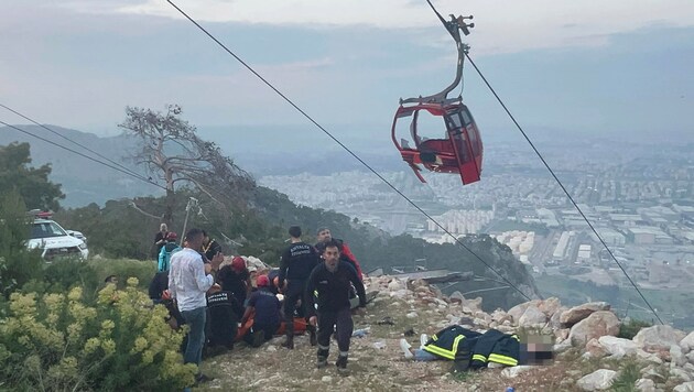 One person was killed in a cable car accident in Antalya. (Bild: APA/AFP, Krone KREATIV)