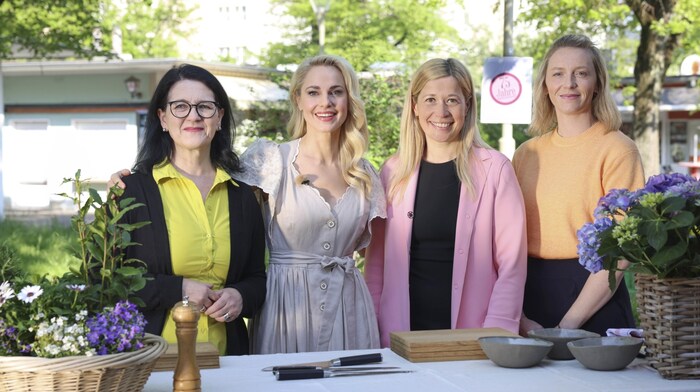 V.l.: Wirtschafts- und Kulturwissenschafterin Herta Neiß, Moderatorin Silvia Schneider, ...