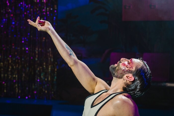 Tom Neuwirth als „Luziwuzi“ im Rabenhof Theater