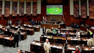 Das Oberste Gericht des US-Bundesstaats Arizona hat ein Abtreibungsverbot aus dem Jahr 1864 für gültig erklärt. Der Senator (Senat im Bild) steht dahinter und betete jetzt mit einer Gruppe dafür. (Bild: AP)