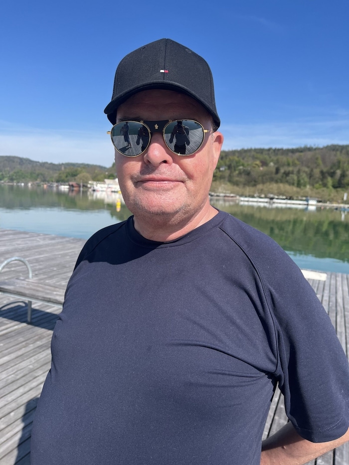 Hermann geht ab 10 Grad Wassertemperatur baden. „Ich liebe dieses Fleckchen Erde. Wir als Pensionisten verbringen hier viel Freizeit!“