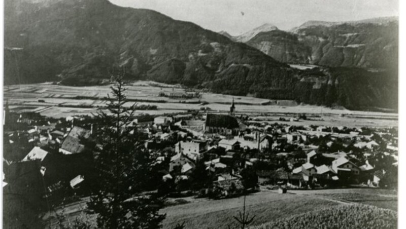 Die Aufnahme zeigt die Bezirksstadt in früheren Zeiten. (Bild: Stadtarchiv Schwaz)