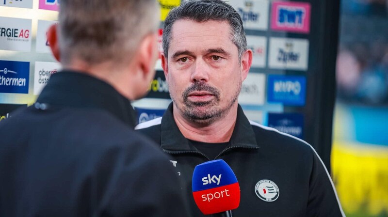 Thomas Darazs beim Sky-Interview vor dem Salzburg-Spiel. (Bild: GEPA pictures/ Manuel Binder)