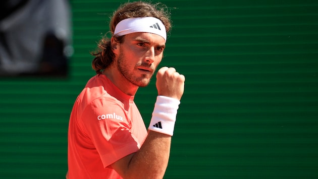 Stefanos Tsitsipas is through to the final of the Monte Carlo Masters. (Bild: APA/AFP/Valery HACHE)